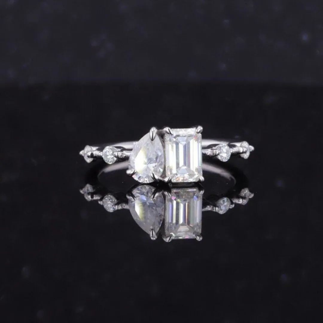 /public/photos/live/Real Emerald and Pear Cut Toi Et Moi Moissanite Ring 649 (2).webp